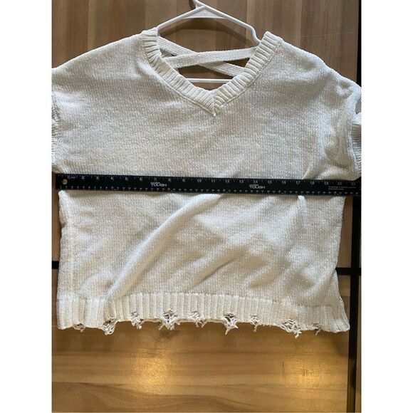 Blush & Bloom Sweater With Distressed Edges - Picture 4 of 5